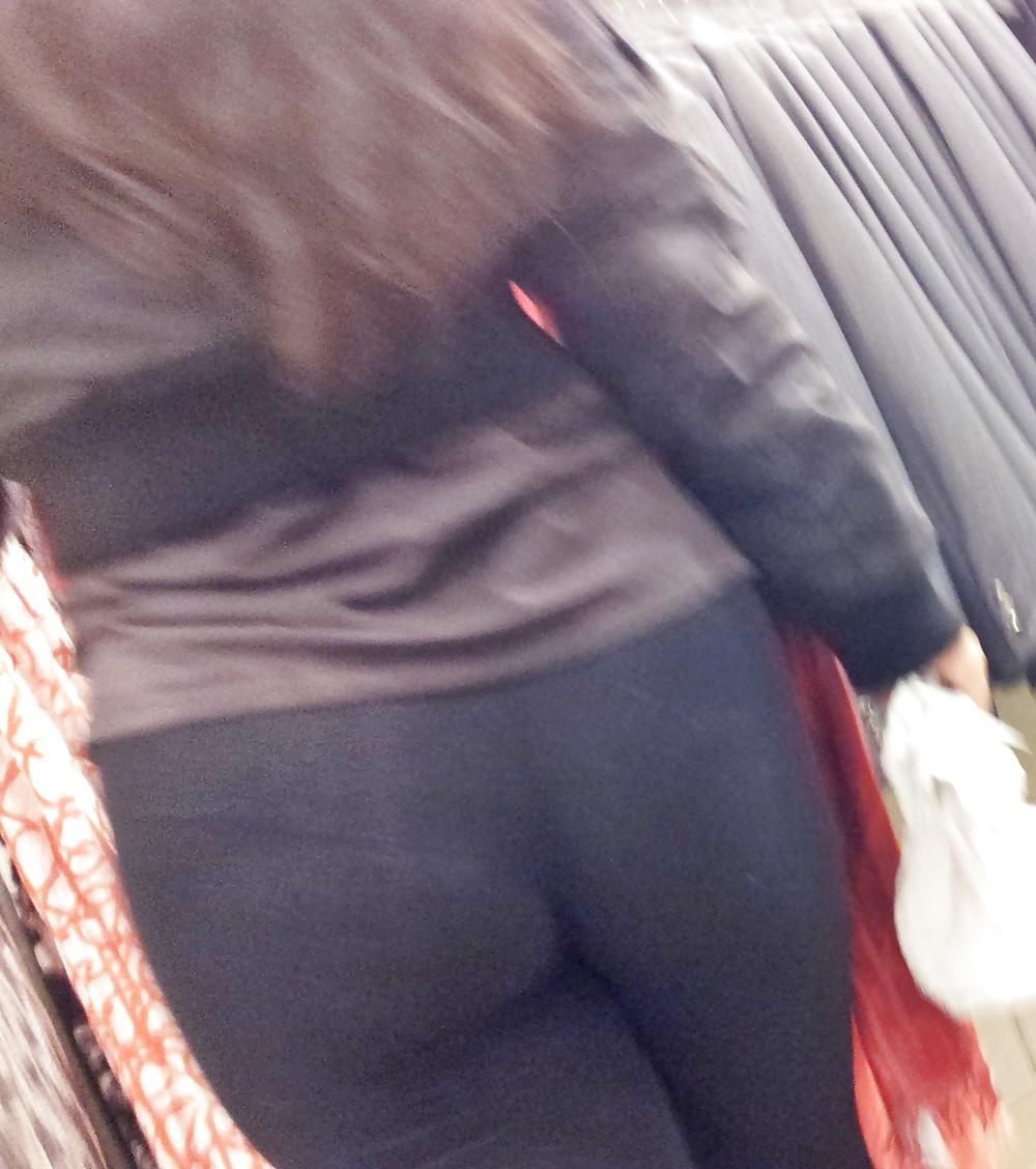8P Candid VPL Short Thick Ass
