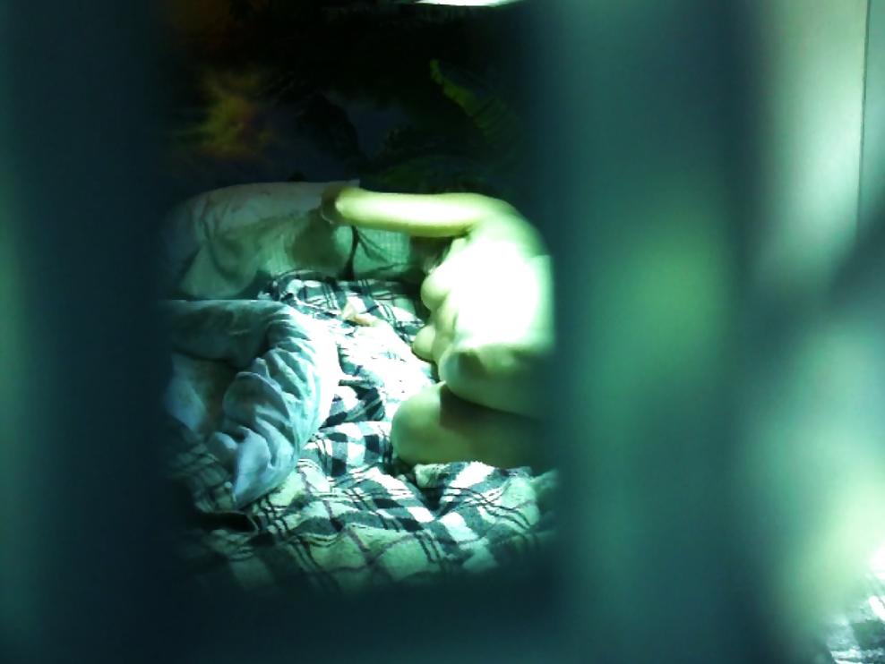 23P Hide my phone while she is tanniing