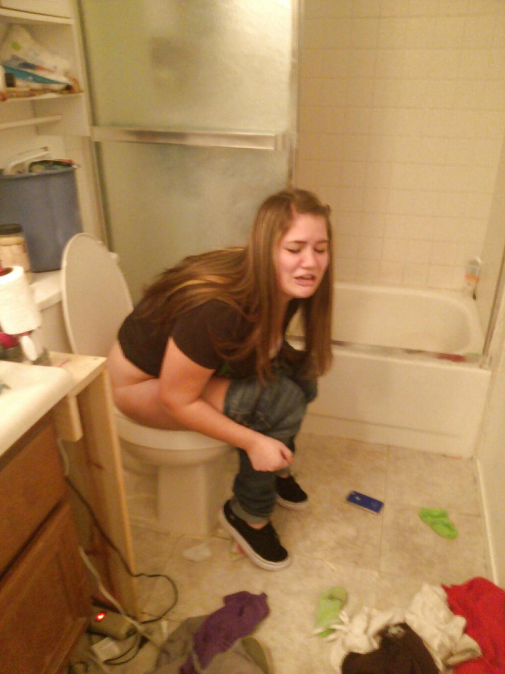 24P Constipated Girls...Straining Days 1