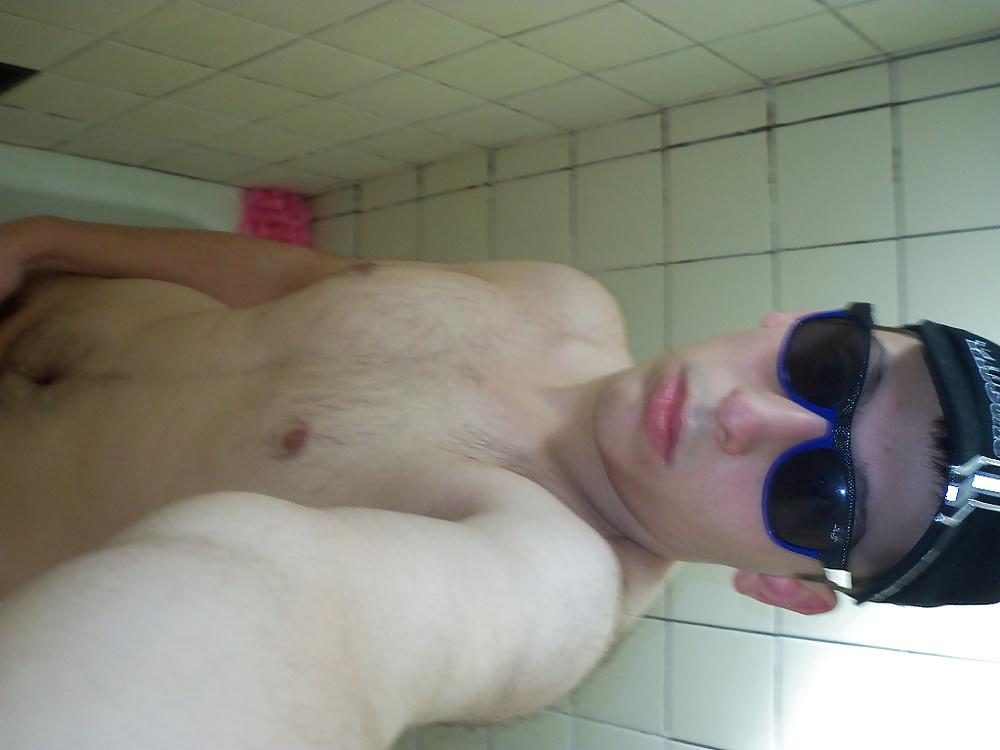 25P Afeitandome el pene en la ducha