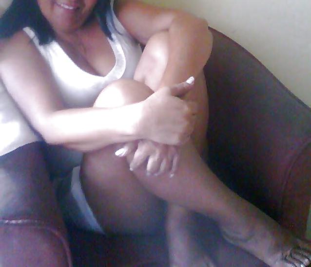 25P Slut Mature Show tits and Pussy