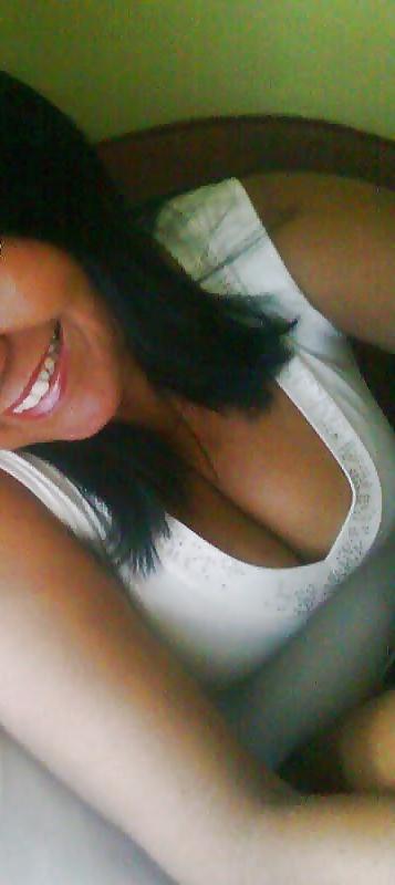 25P Slut Mature Show tits and Pussy