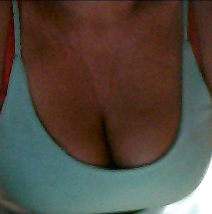 25P Slut Mature Show tits and Pussy