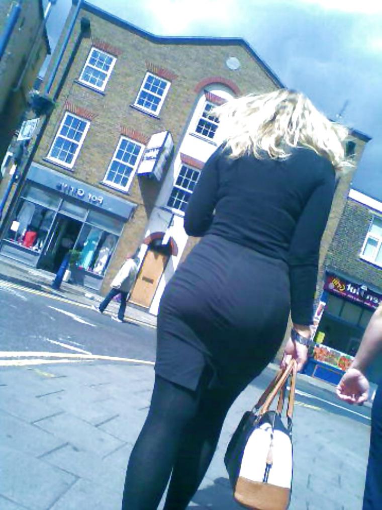 16P Sexy businesswomen with big asses in tight skirt,trousers