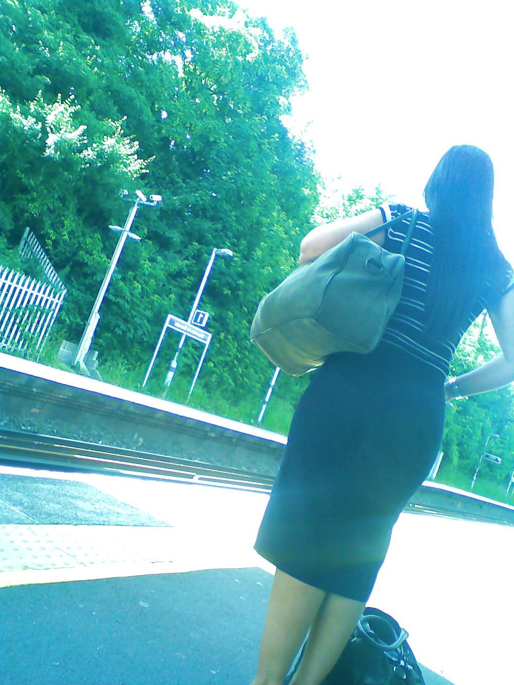 16P Sexy businesswomen with big asses in tight skirt,trousers