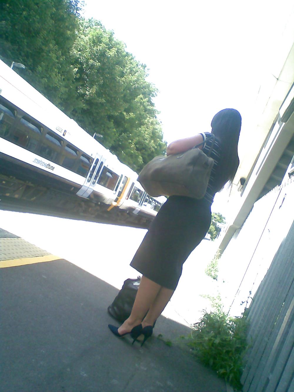 16P Sexy businesswomen with big asses in tight skirt,trousers
