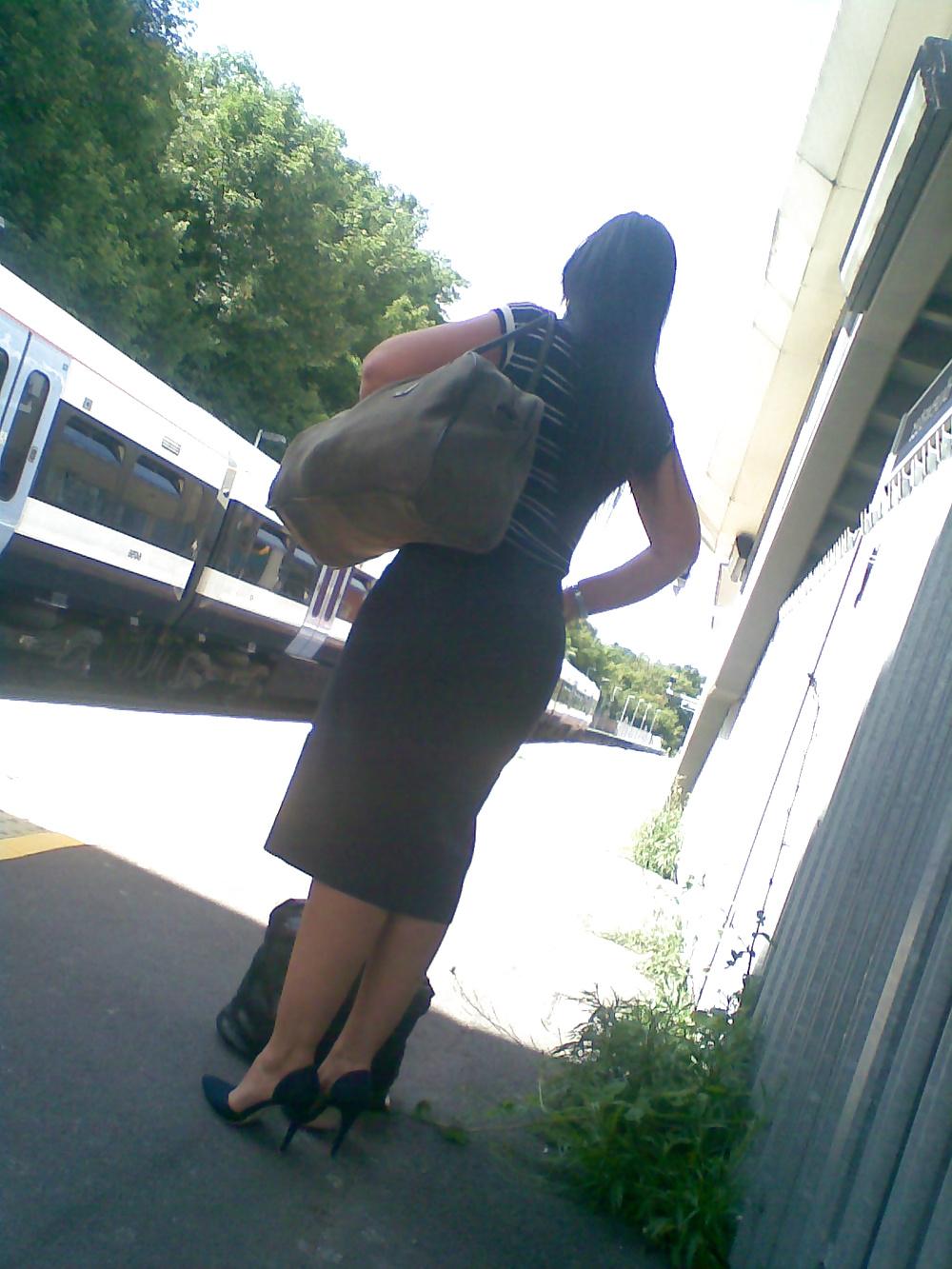 16P Sexy businesswomen with big asses in tight skirt,trousers