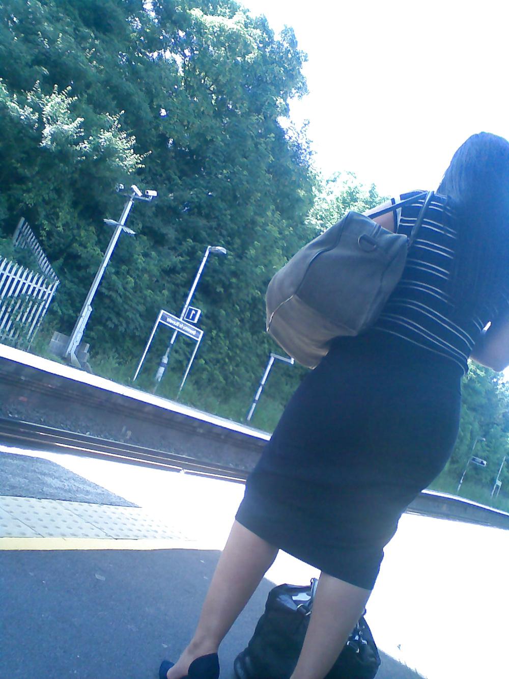 16P Sexy businesswomen with big asses in tight skirt,trousers