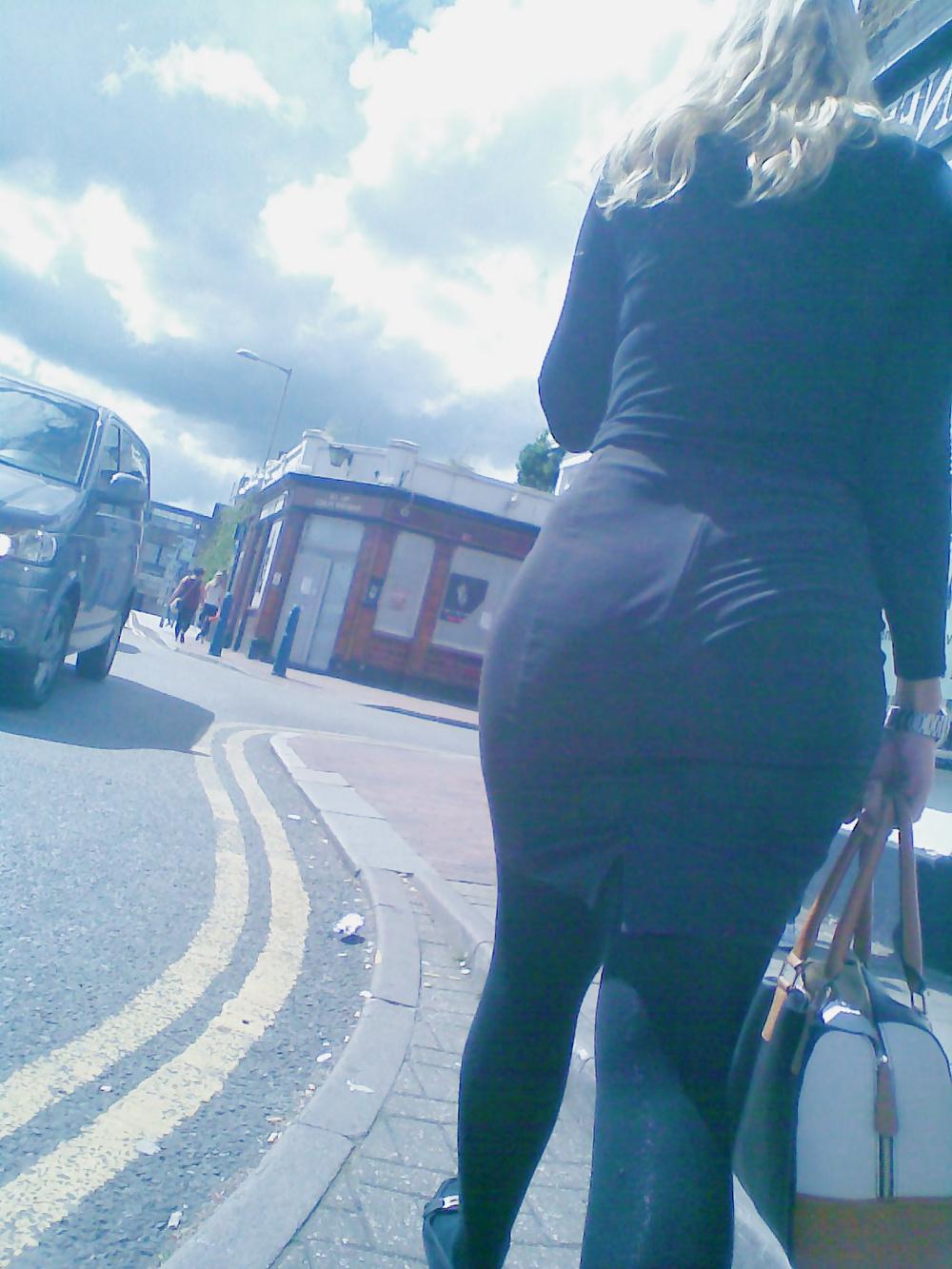 16P Sexy businesswomen with big asses in tight skirt,trousers