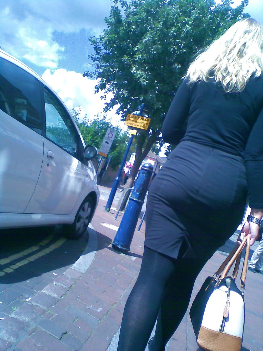 16P Sexy businesswomen with big asses in tight skirt,trousers