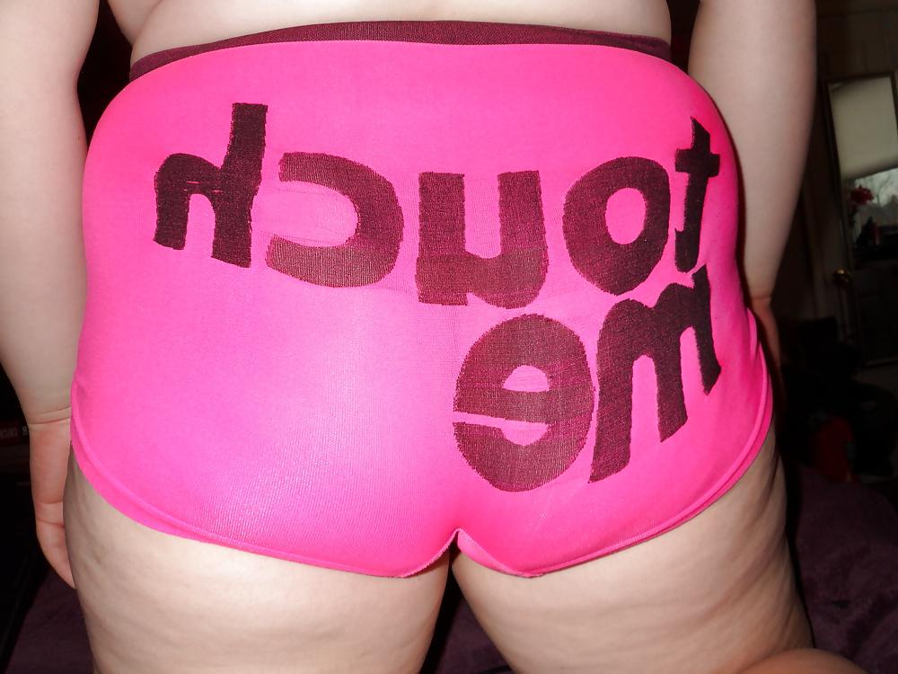 6P Nice big ass in a nice tight pair of spandex shorts