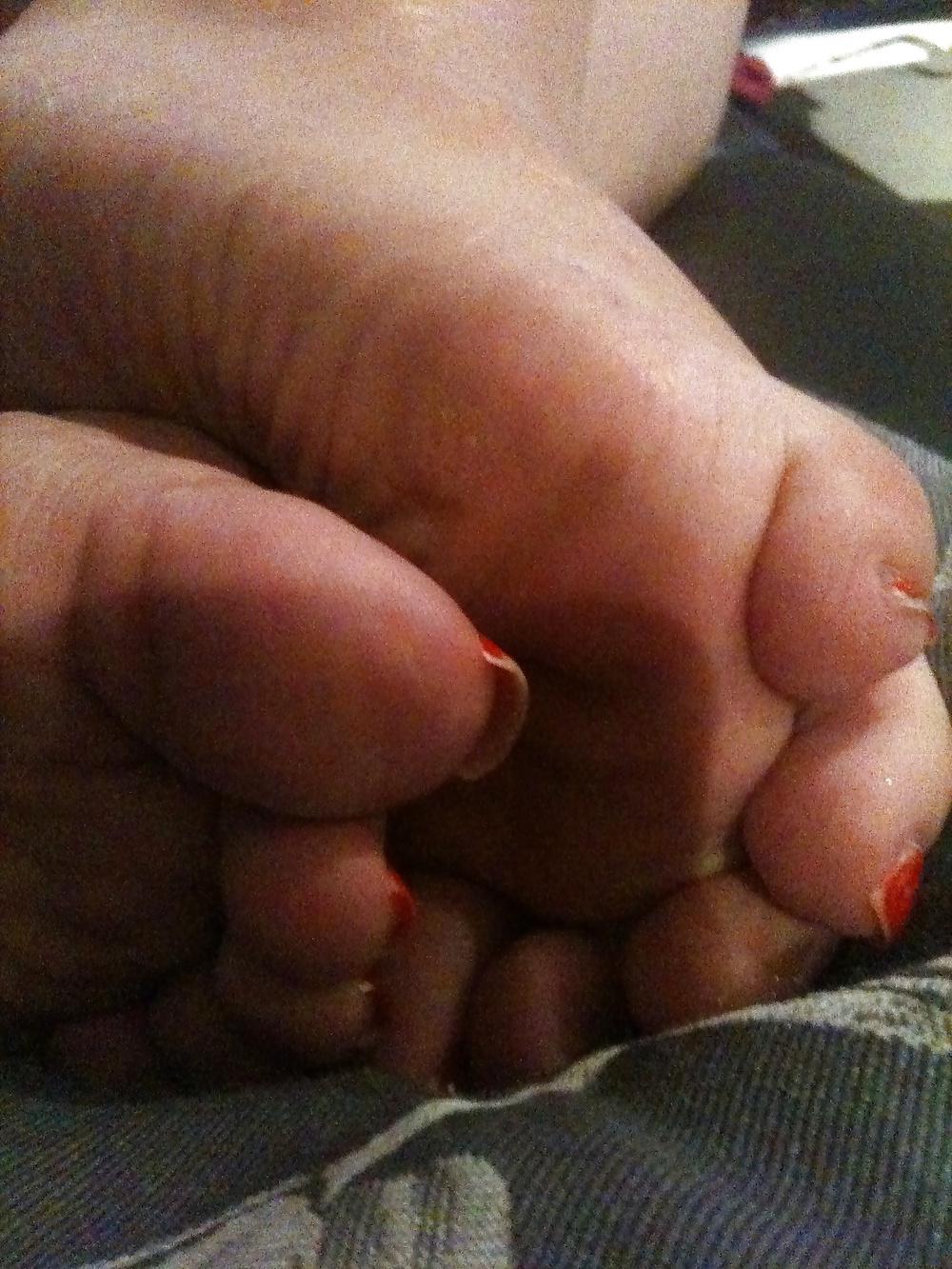 16P My Sexy Chubby Wife feets