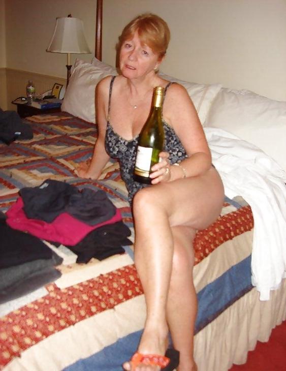 8P Housewife posing for her husband