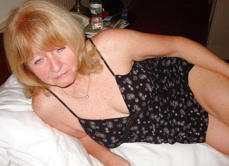 8P Housewife posing for her husband
