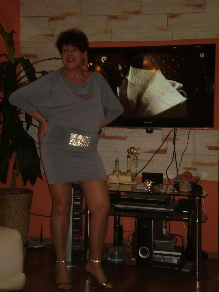 5P Slut Danuta in shiny Pantyhose