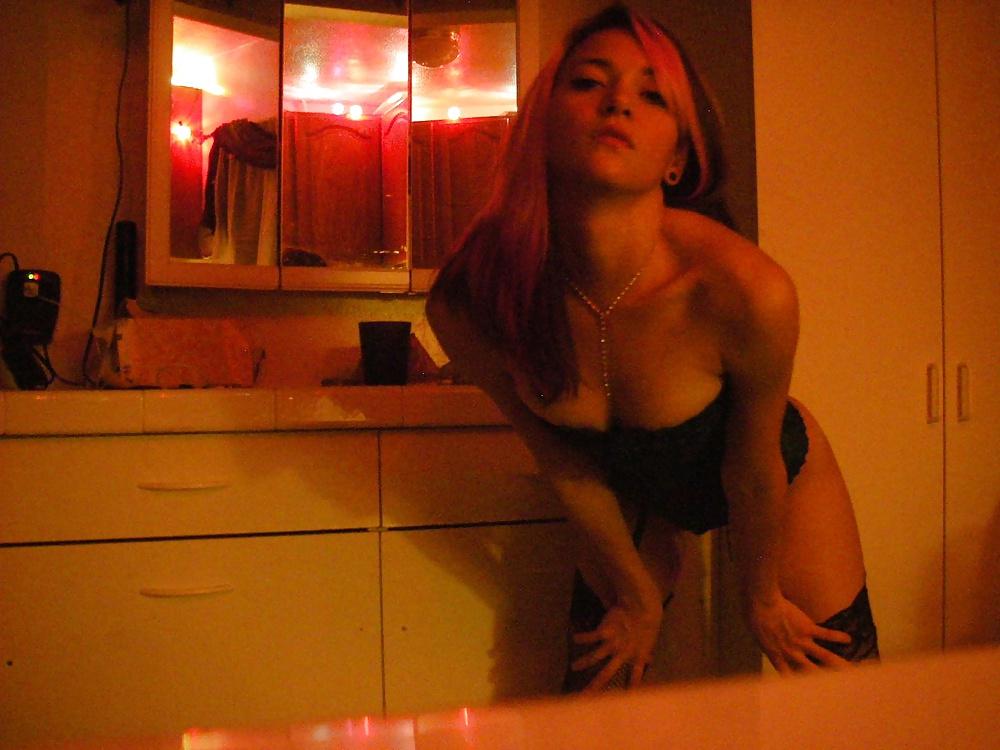25P Teen show pussy