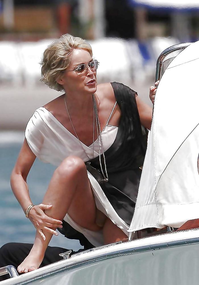 25P Celebs Upskirt Out of the Car