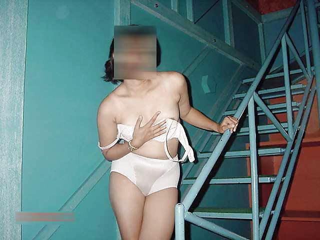 20P Nude in Hotel