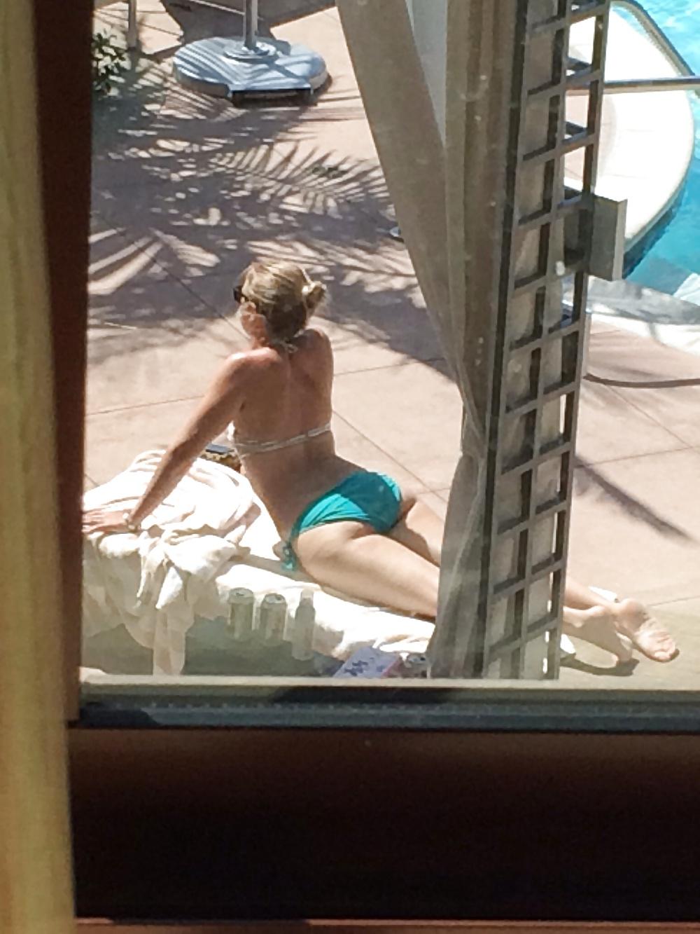 25P Girls at the hotel pool