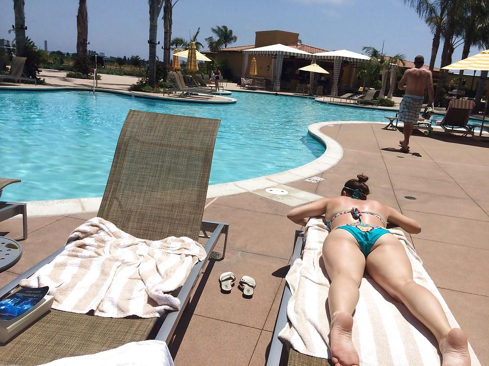 25P Girls at the hotel pool