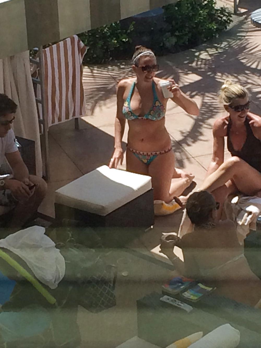 25P Girls at the hotel pool