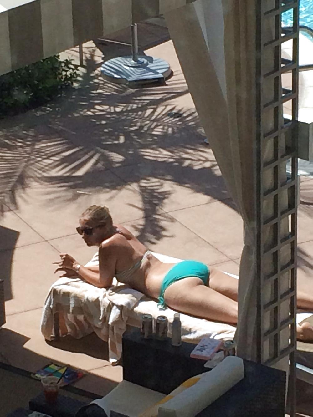 25P Girls at the hotel pool