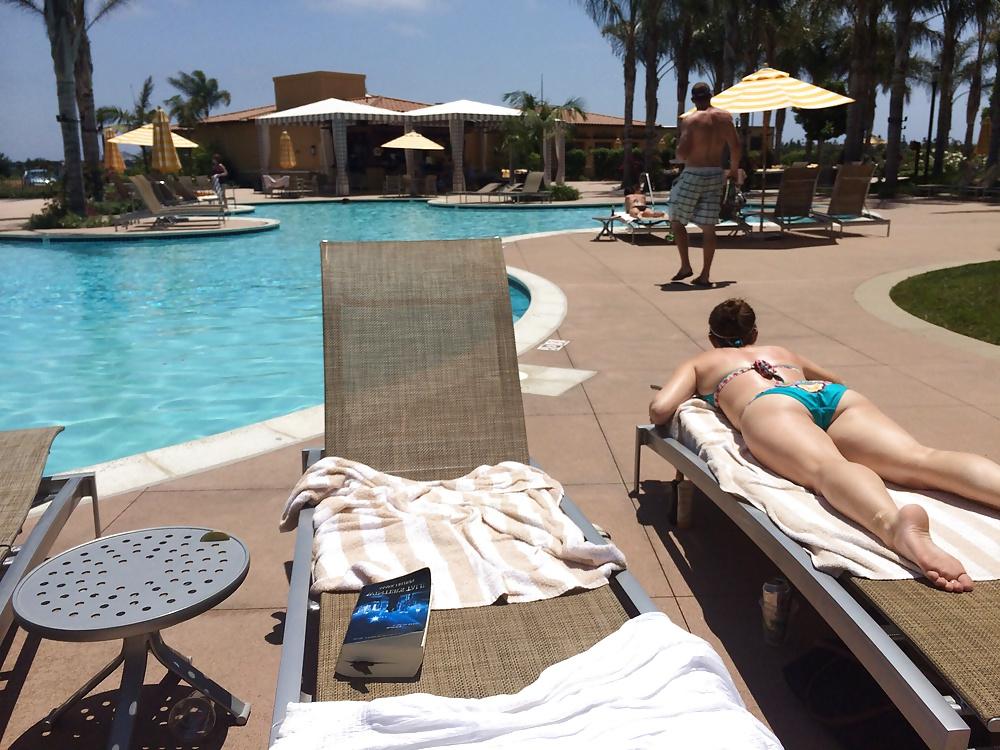 25P Girls at the hotel pool