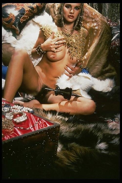 16P Cleopatre est une Salope