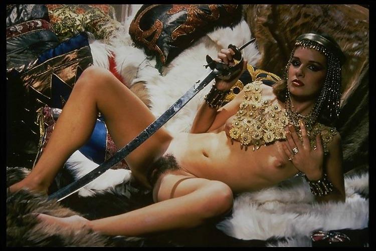 16P Cleopatre est une Salope