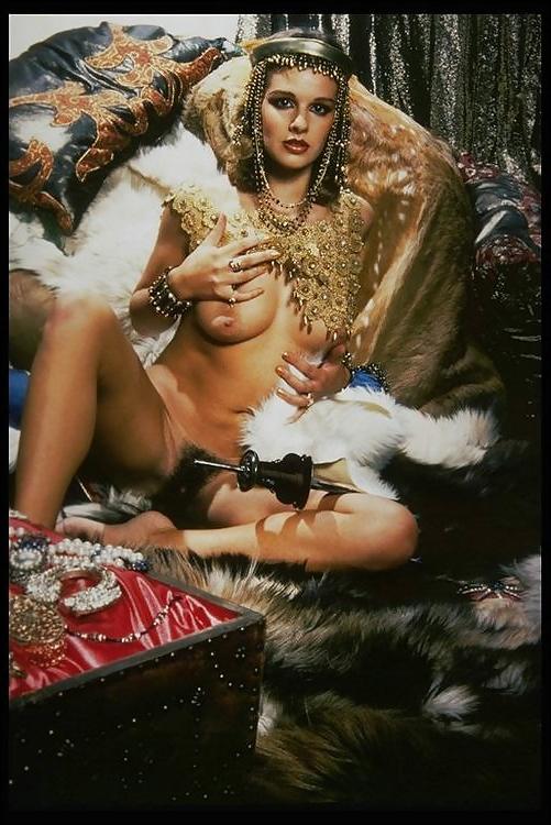16P Cleopatre est une Salope