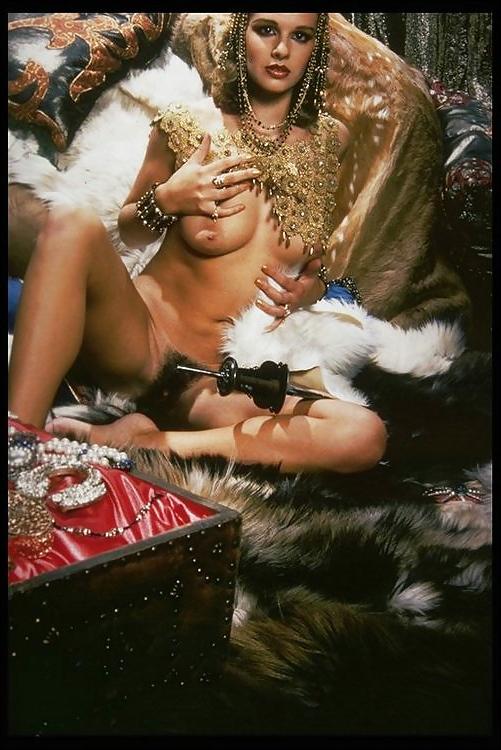 16P Cleopatre est une Salope