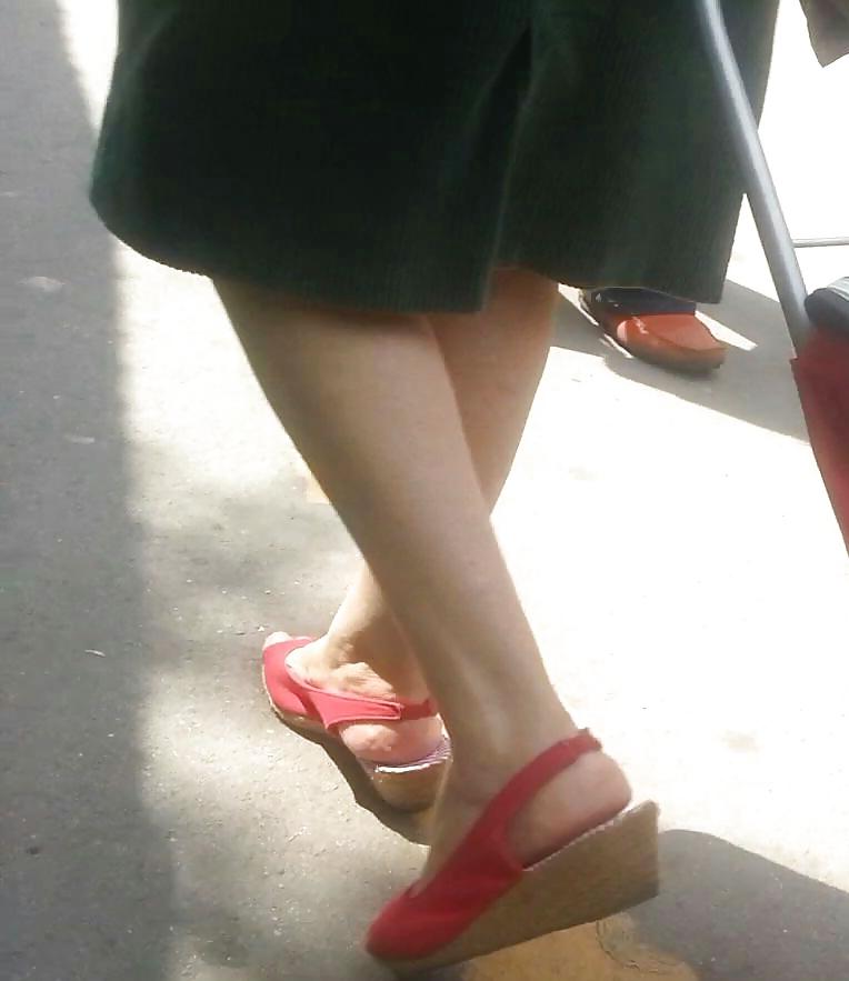 19P Spy old + young feet and legs romanian