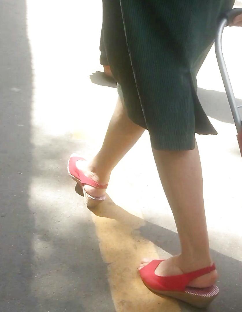 19P Spy old + young feet and legs romanian