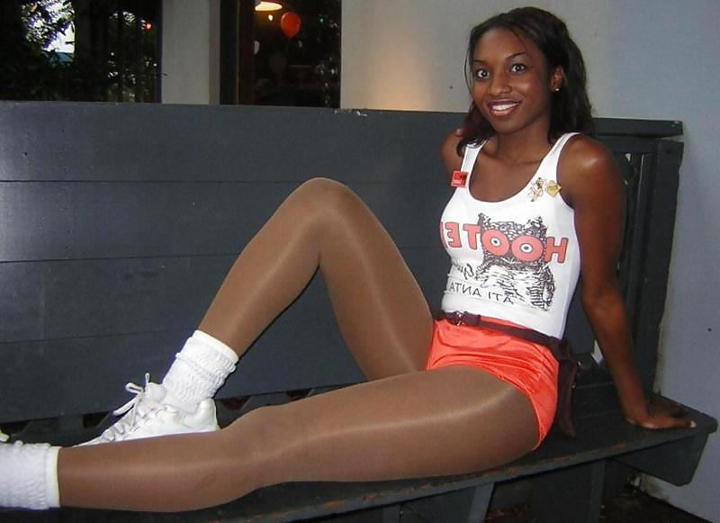 17P Girls of Hooters