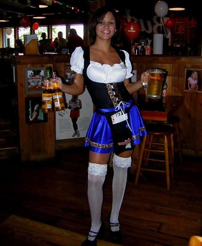 17P Girls of Hooters