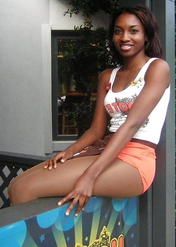 17P Girls of Hooters