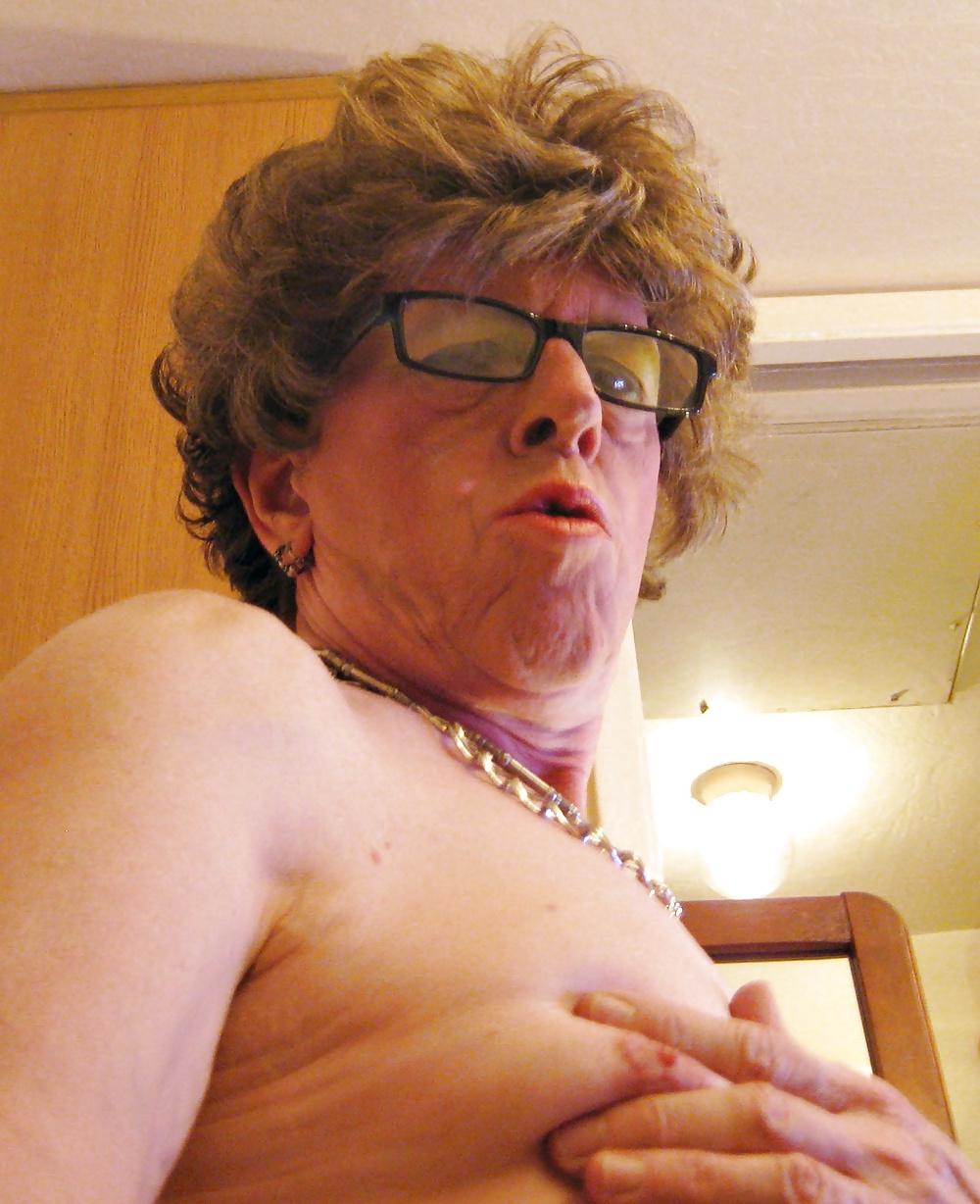 25P JOANNE SLAM - NASTY COUGAR TRANNY SLUT