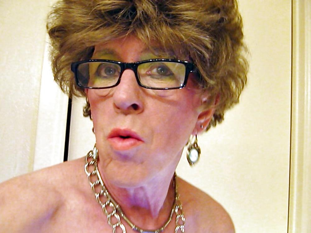 25P JOANNE SLAM - NASTY COUGAR TRANNY SLUT