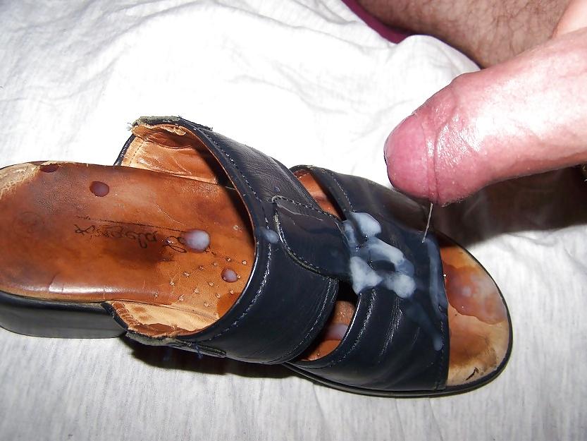 18P Shoejob in well worn used sandals 