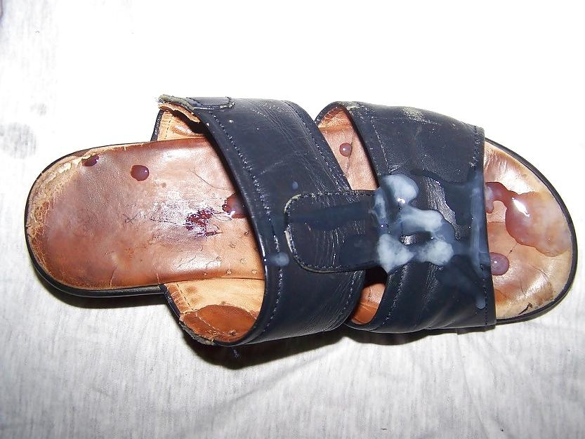 18P Shoejob in well worn used sandals 