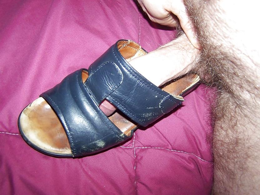 18P Shoejob in well worn used sandals 