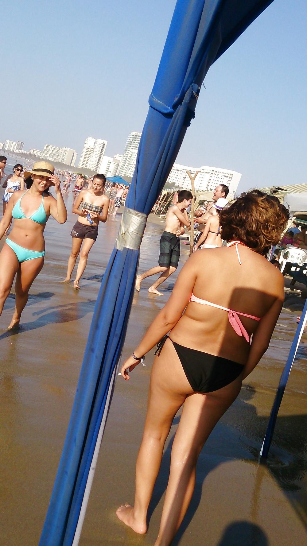25P Chicas putas en la playa