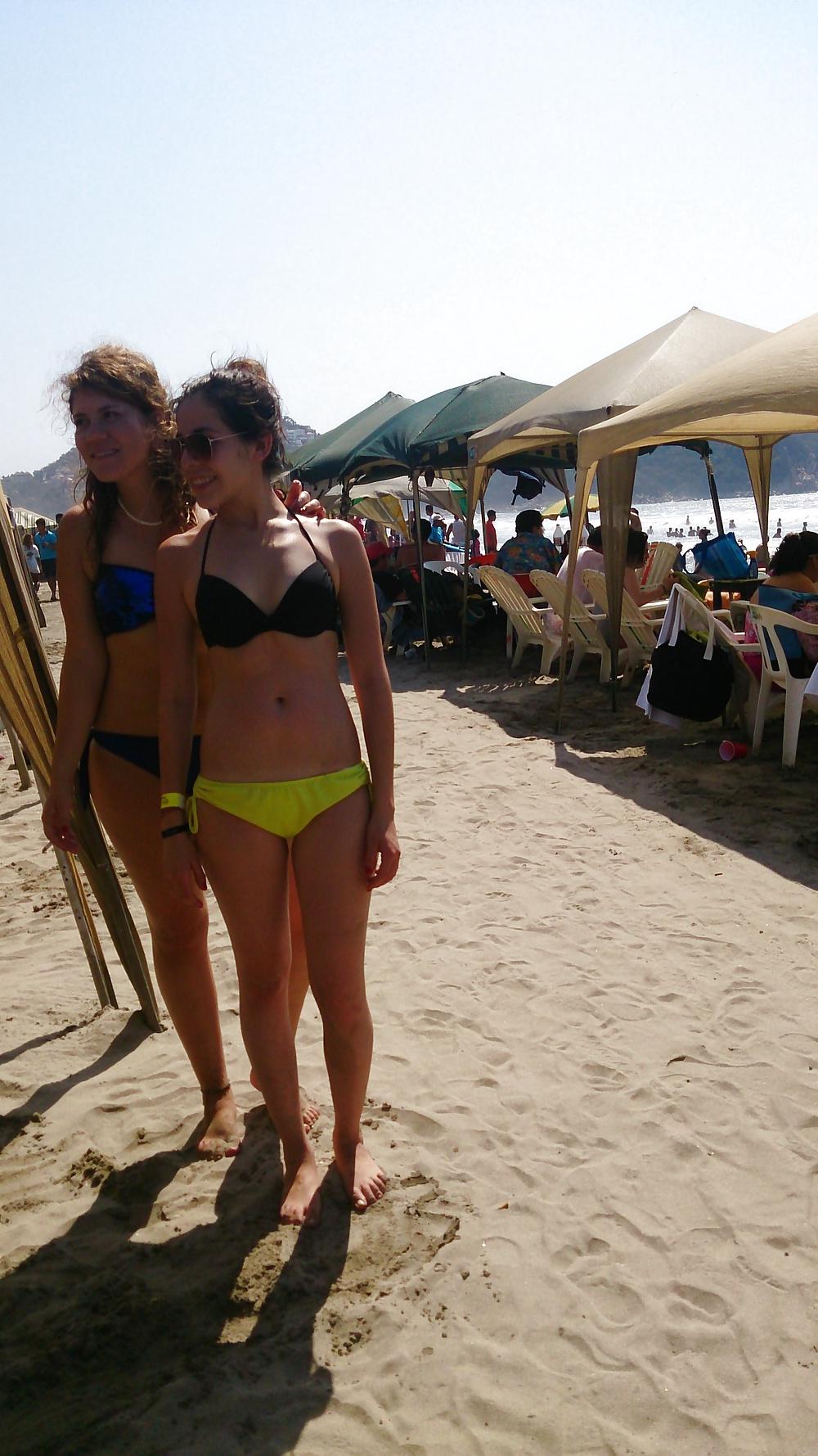 25P Chicas putas en la playa