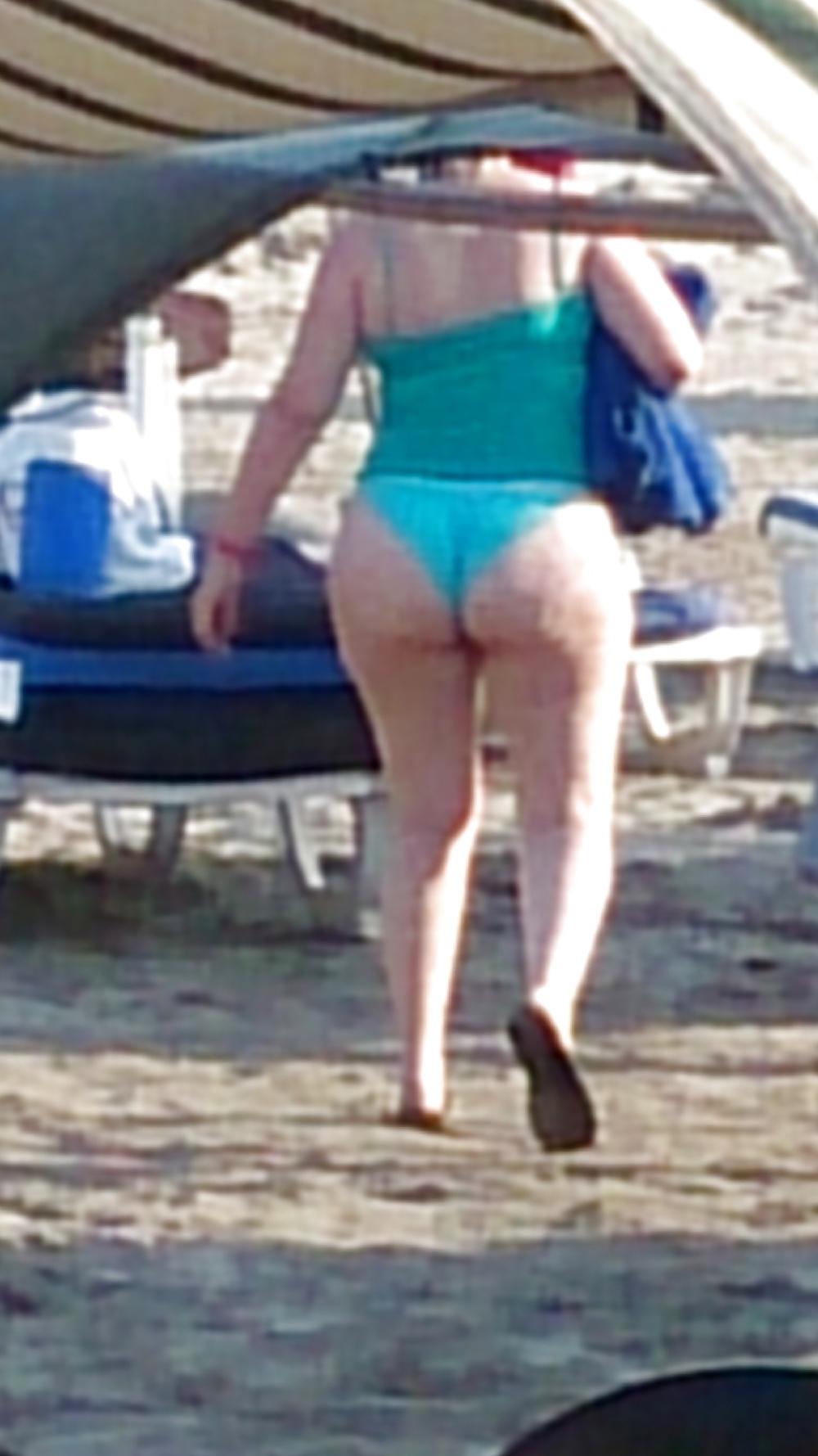 25P Chicas putas en la playa