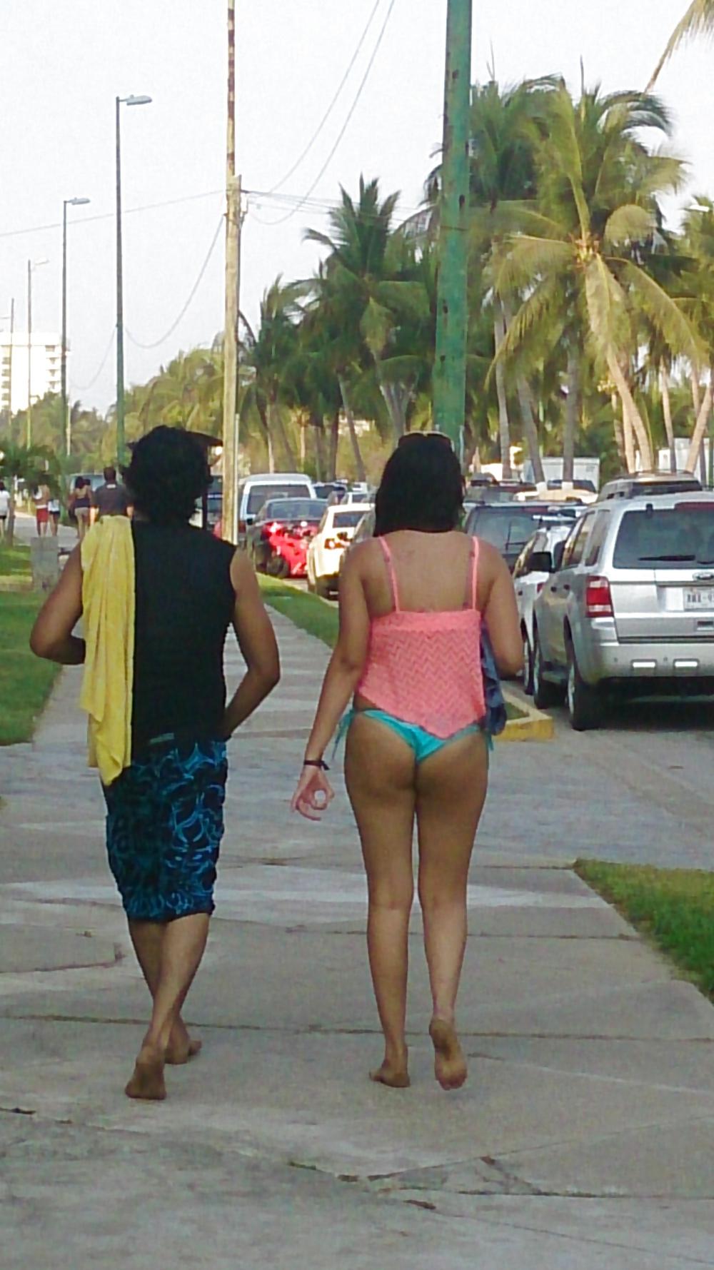 25P Chicas putas en la playa