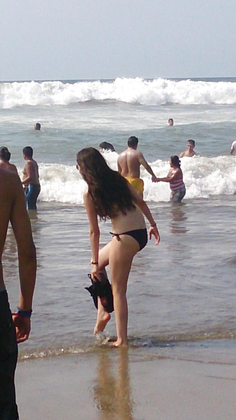 25P Chicas putas en la playa