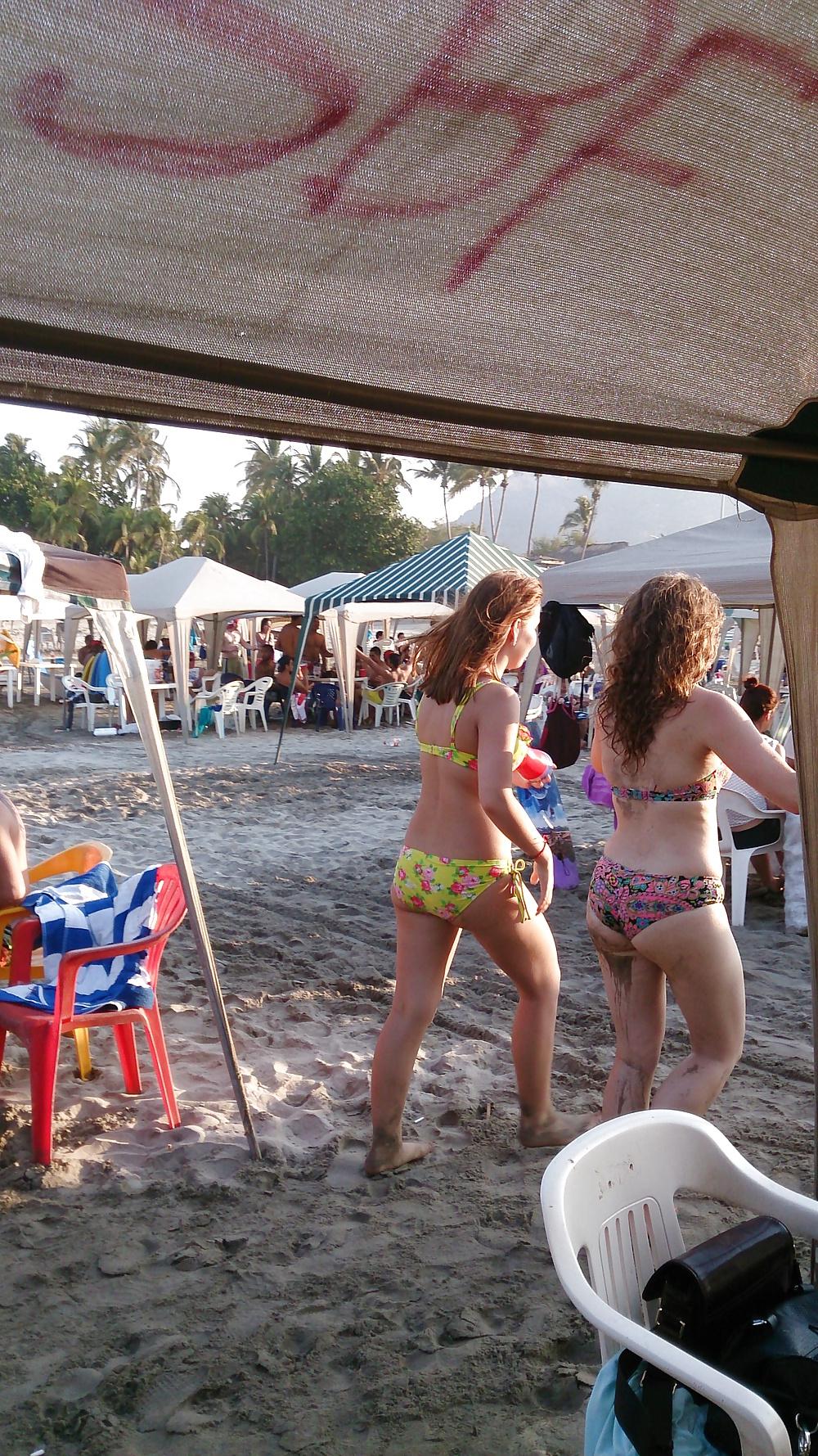 25P Chicas putas en la playa