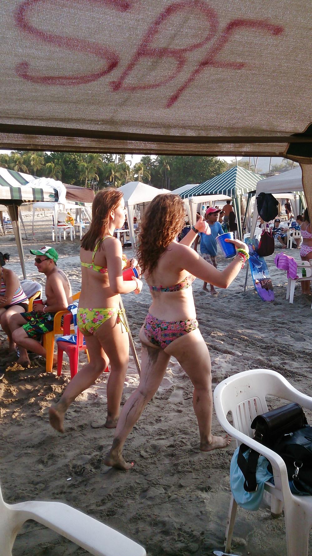 25P Chicas putas en la playa