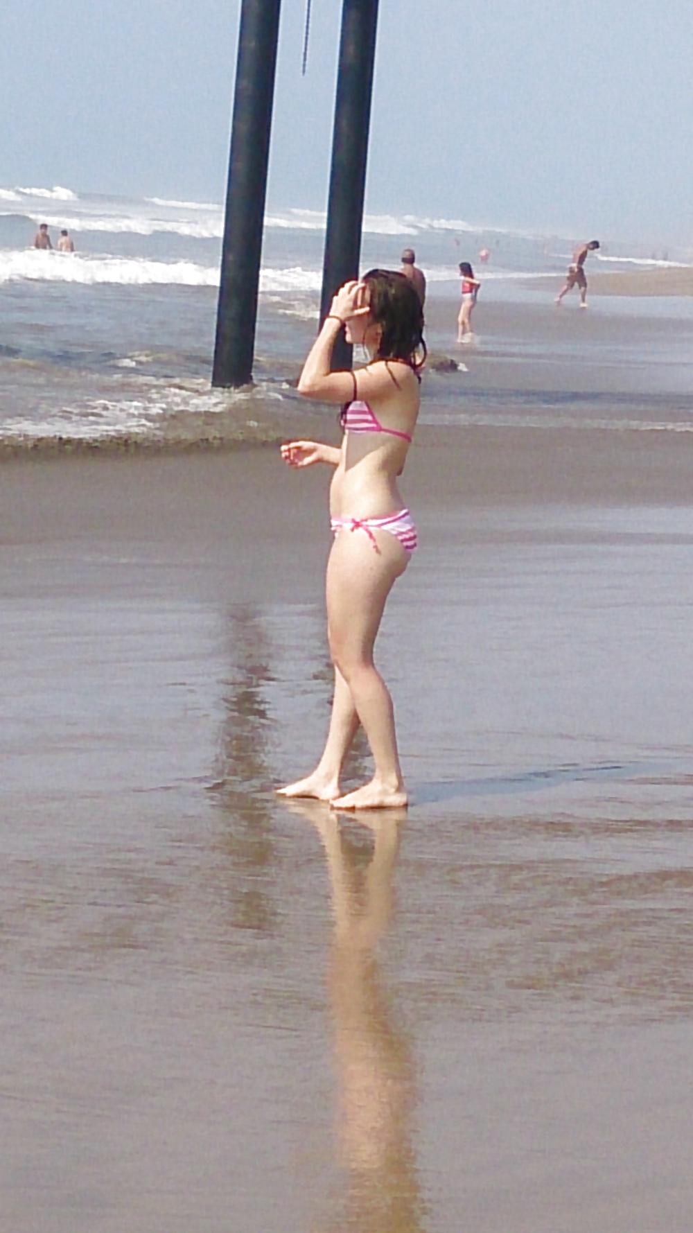 25P Chicas putas en la playa