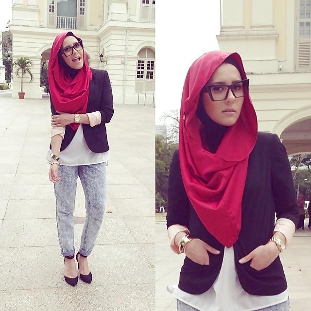 25P Cute hijab girl ... show her some love